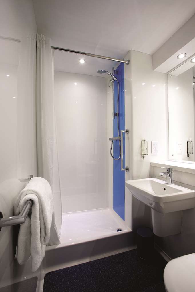 Travelodge קארפילי חדר תמונה